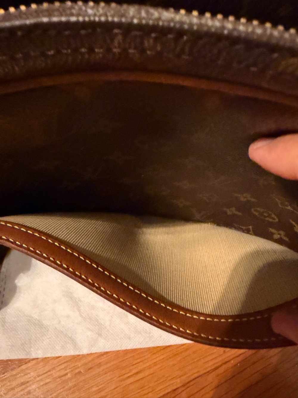 Louis Vuitton vintage Monogram Canvas Nile crossbody Bag with Tan Trim - Picture 9 of 12